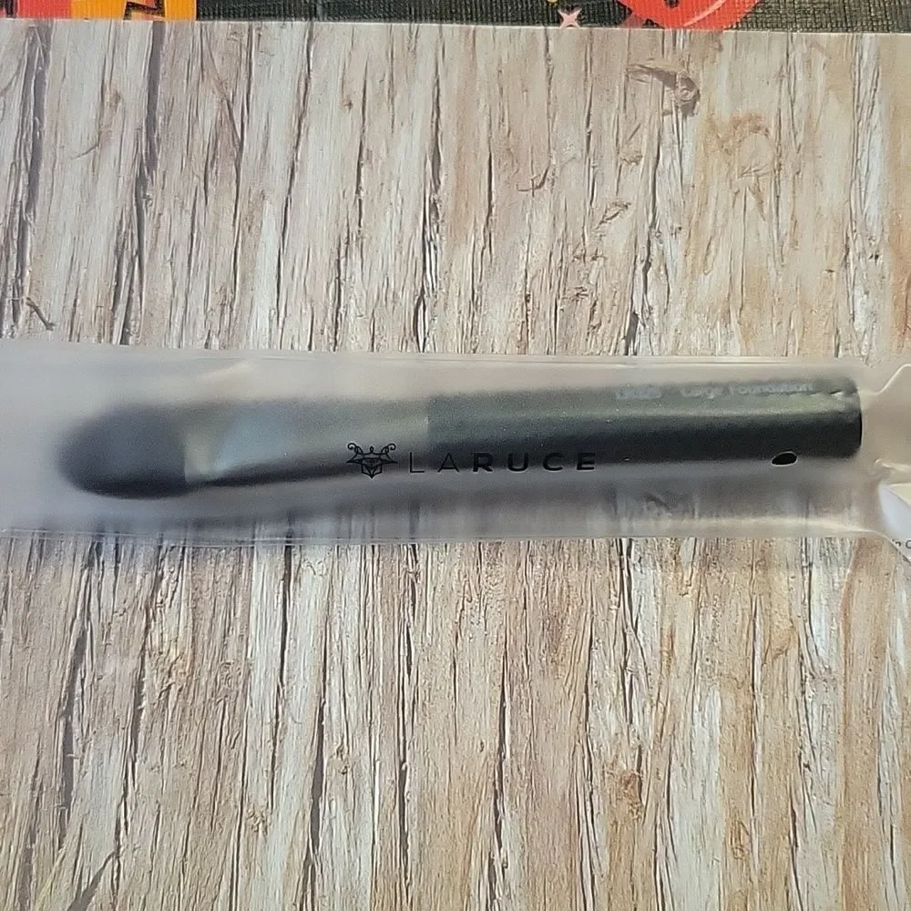Laruce LR325 Large Foundation Brush